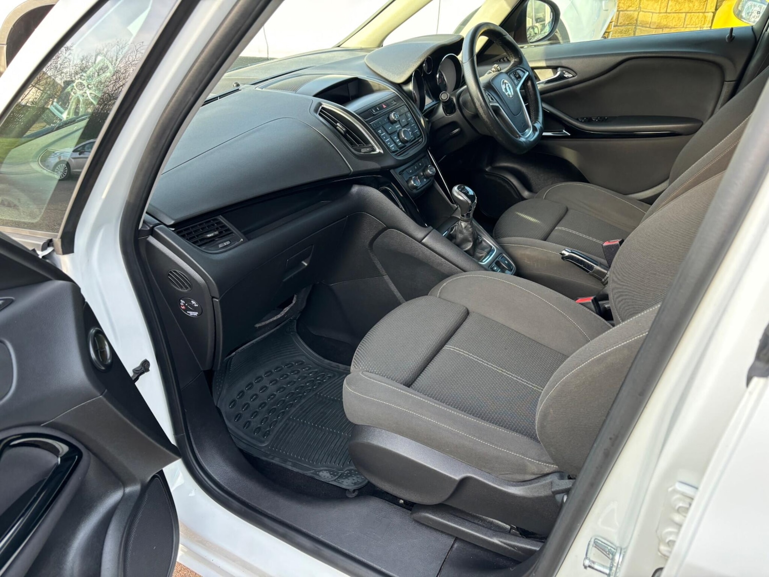 Used Vauxhall Zafira Tourer 2015 for sale - 77537721: Photo 24