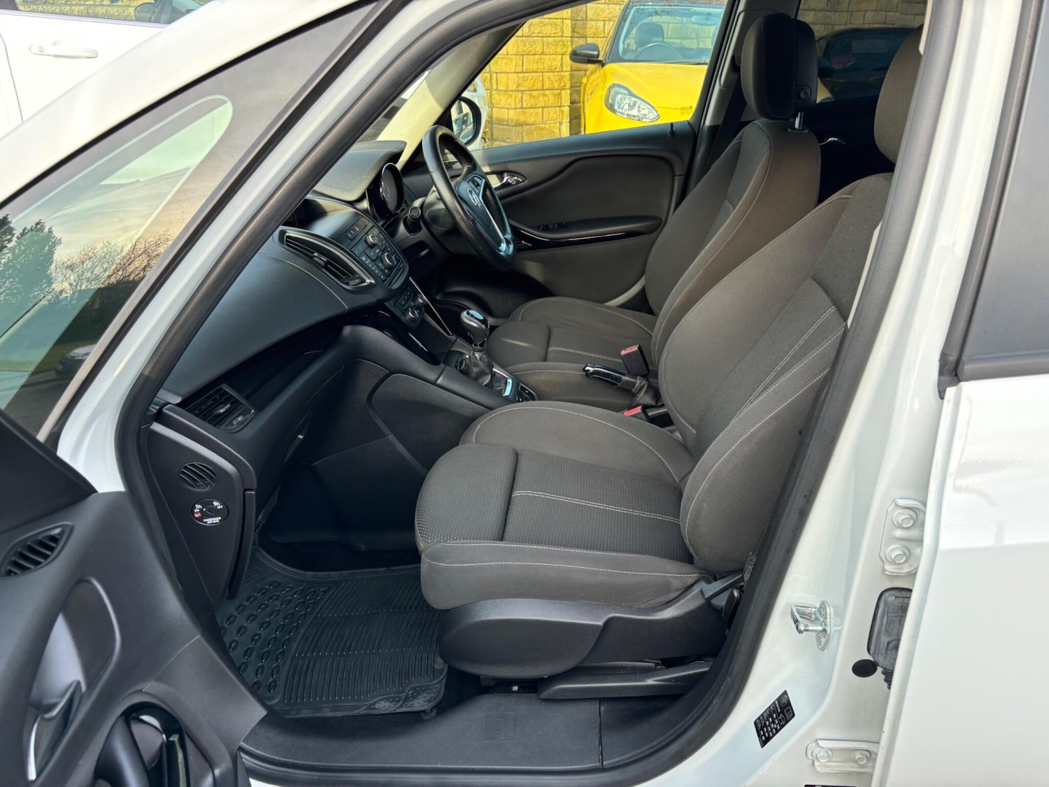 Used Vauxhall Zafira Tourer 2015 for sale - 77537721: Photo 25