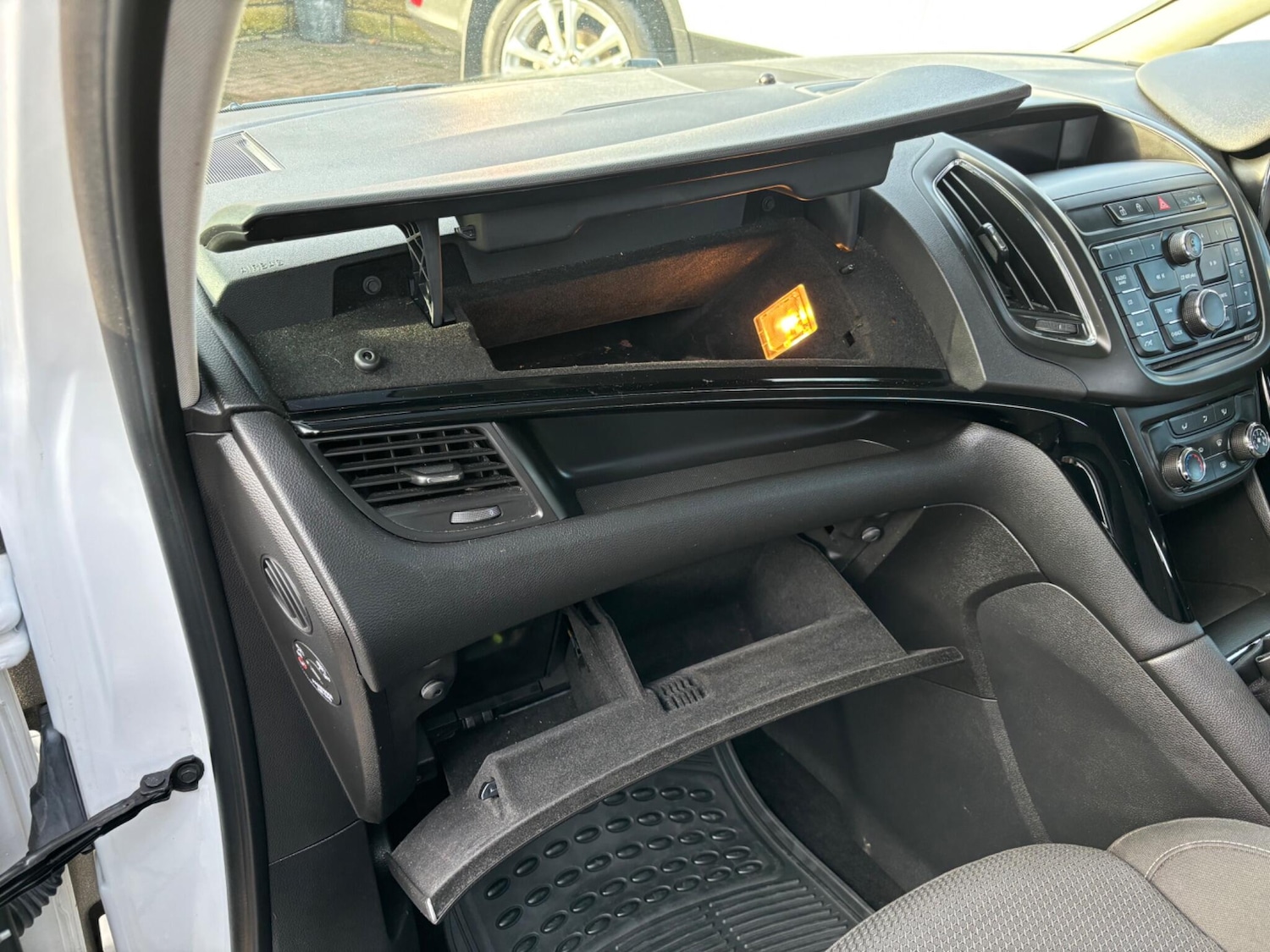 Used Vauxhall Zafira Tourer 2015 for sale - 77537721: Photo 37