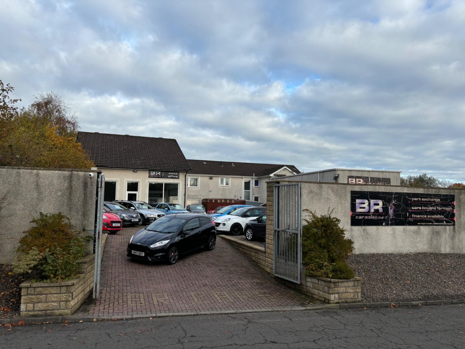 Used Ford Fiesta 2017 for sale - 76174998: Photo 2