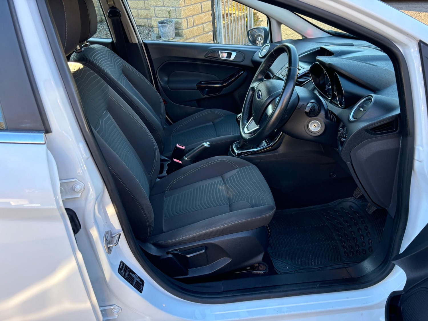 Used Ford Fiesta 2016 for sale - 76850057: Photo 25