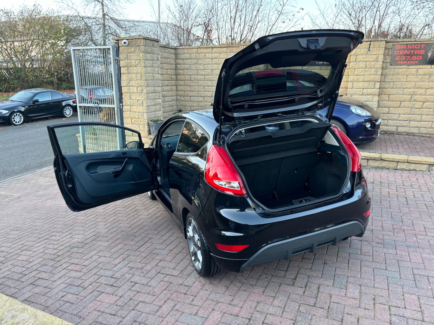 Used Ford Fiesta 2011 for sale - 76408856: Photo 63