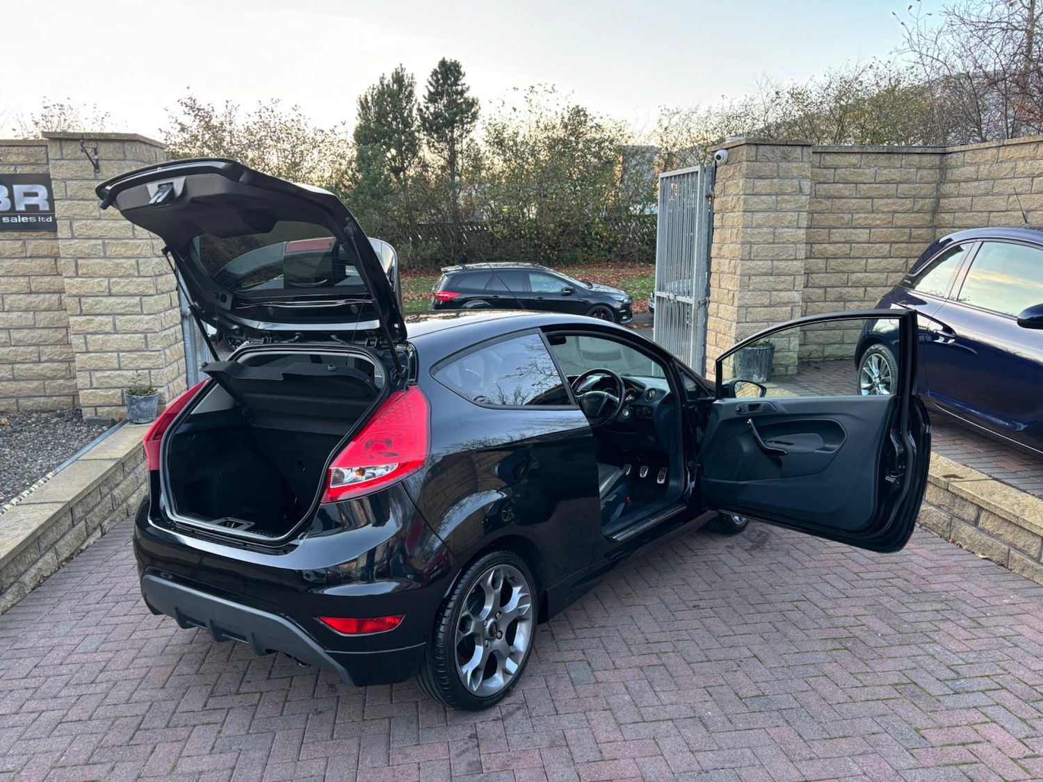 Used Ford Fiesta 2011 for sale - 76408856: Photo 65