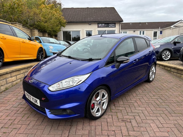 Used Ford Fiesta 2017 for sale - 76137801: Photo 1