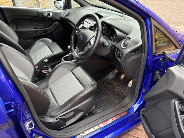 Used Ford Fiesta 2017 for sale - 76137801: Photo 25