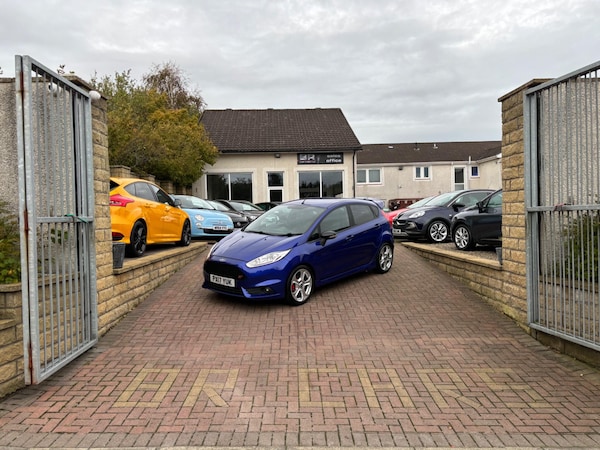 Used Ford Fiesta 2017 for sale - 76137801: Photo 3