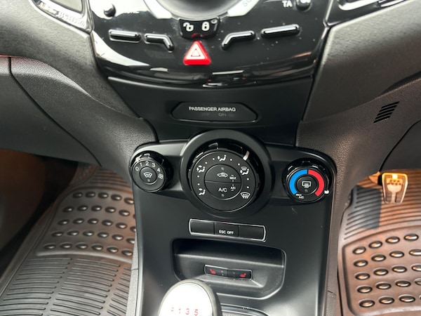 Used Ford Fiesta 2017 for sale - 76137801: Photo 42