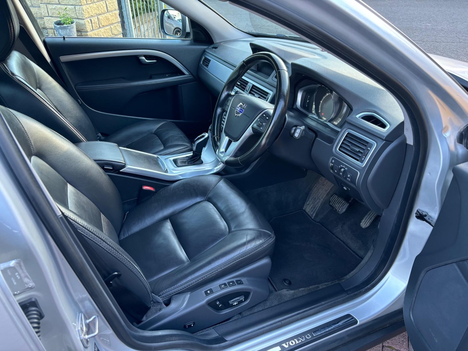 Used Volvo XC70 2015 for sale - 76326715: Photo 25
