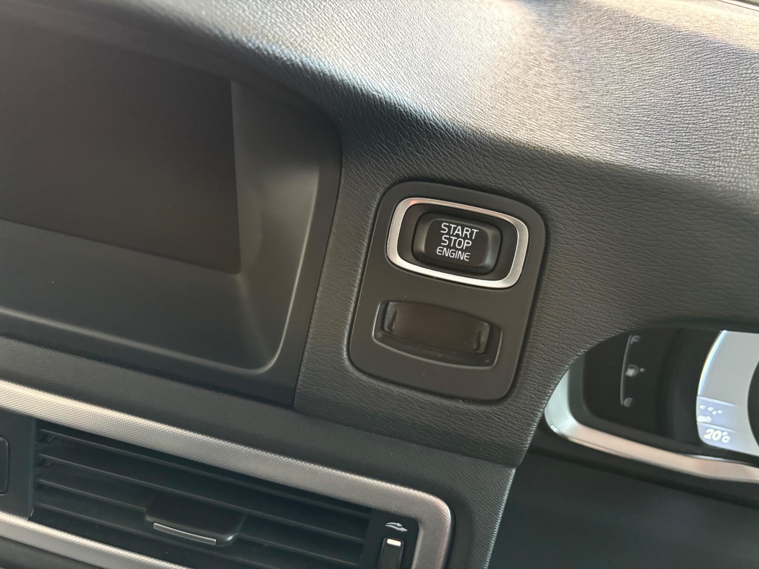 Used Volvo XC70 2015 for sale - 76326715: Photo 57