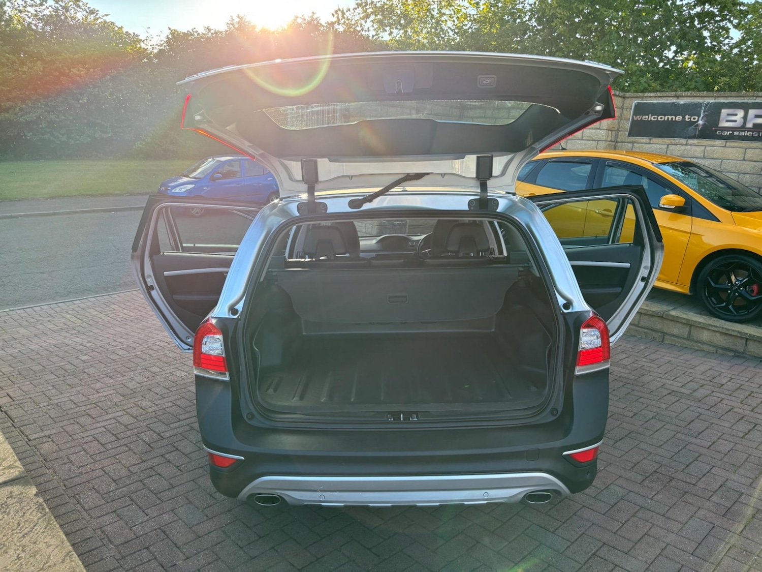 Used Volvo XC70 2015 for sale - 76326715: Photo 81