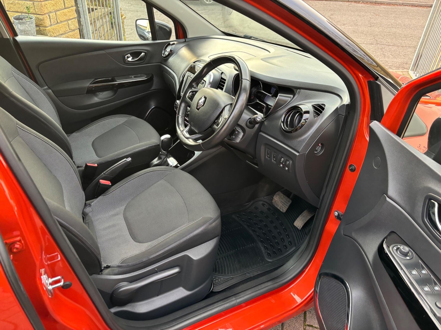 Used Renault Captur 2016 for sale - 75905757: Photo 24