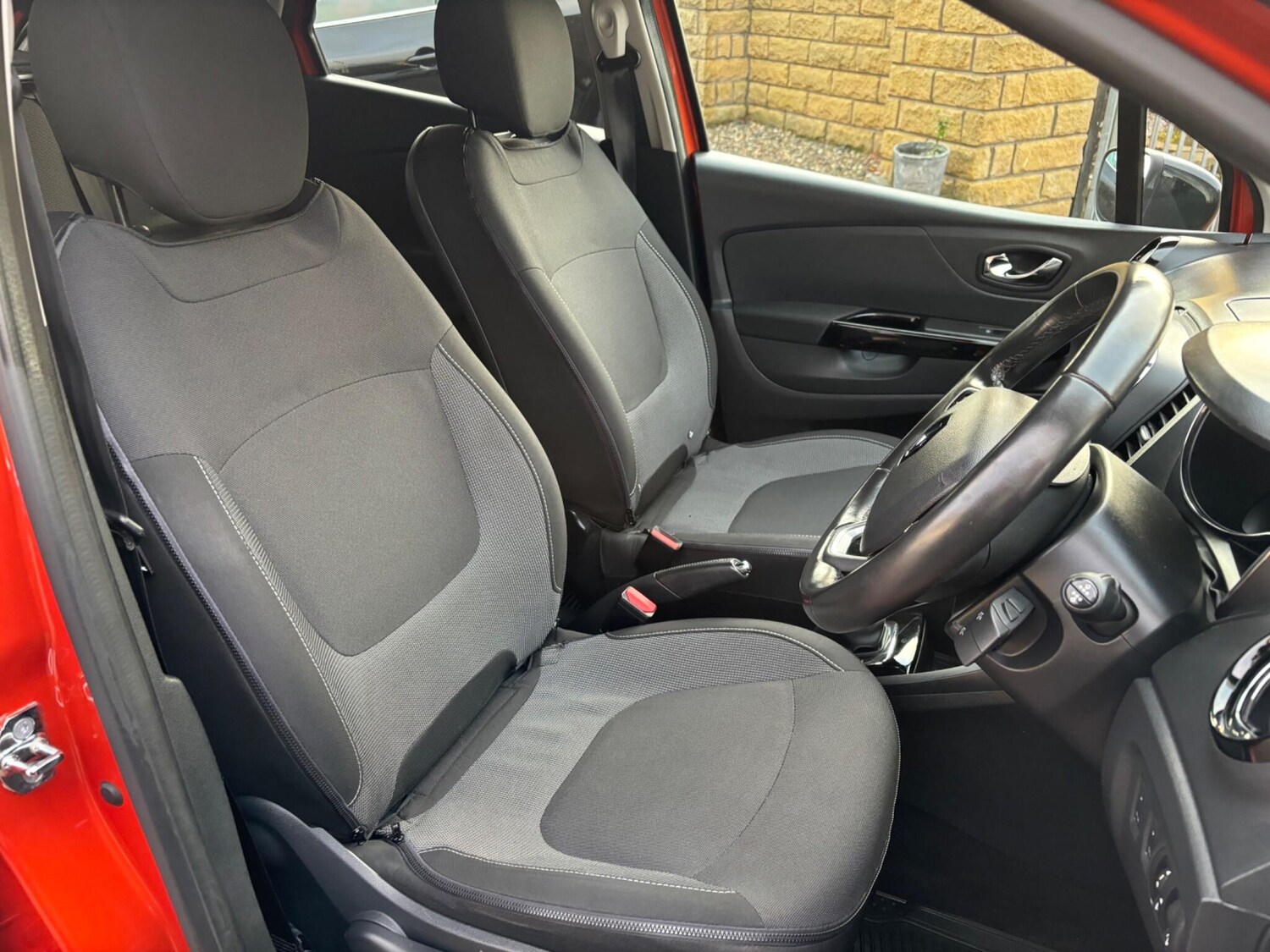 Used Renault Captur 2016 for sale - 75905757: Photo 26