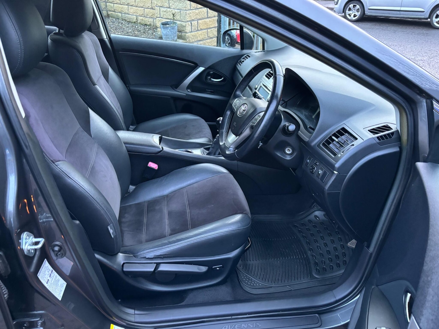 Used Toyota Avensis 2015 for sale - 75658567: Photo 24