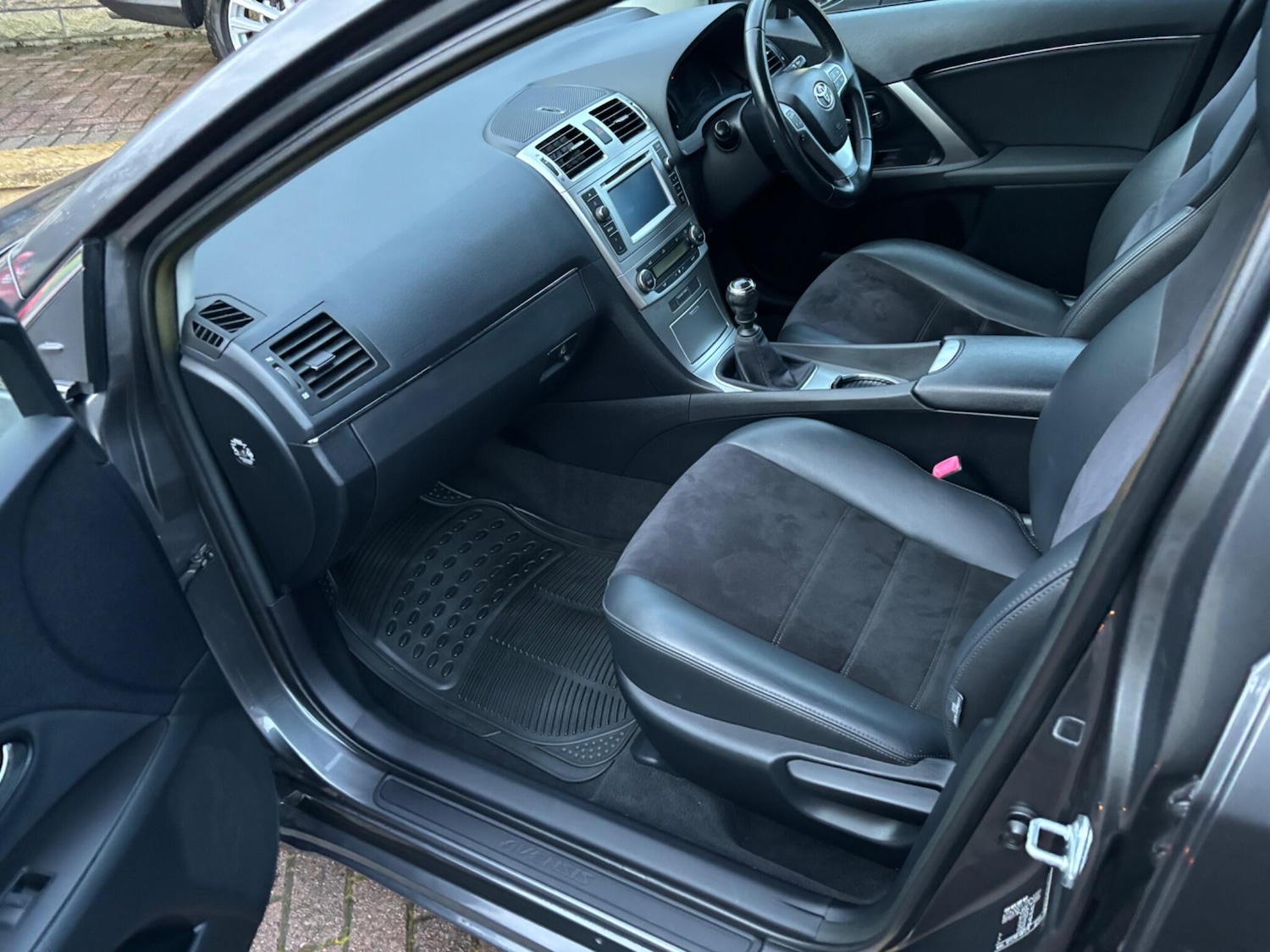 Used Toyota Avensis 2015 for sale - 75658567: Photo 26