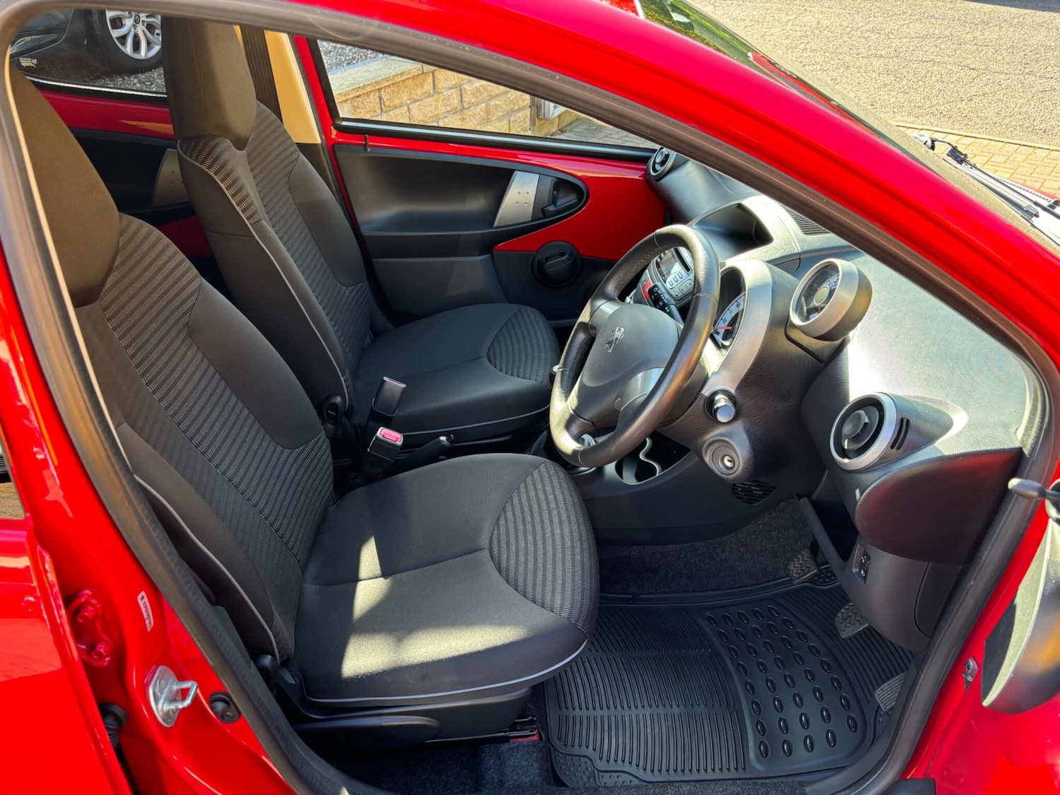 Used Peugeot 107 2014 for sale - 76188773: Photo 24