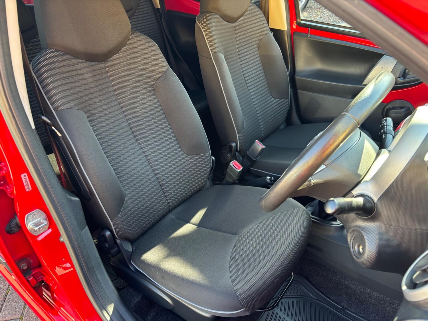 Used Peugeot 107 2014 for sale - 76188773: Photo 25