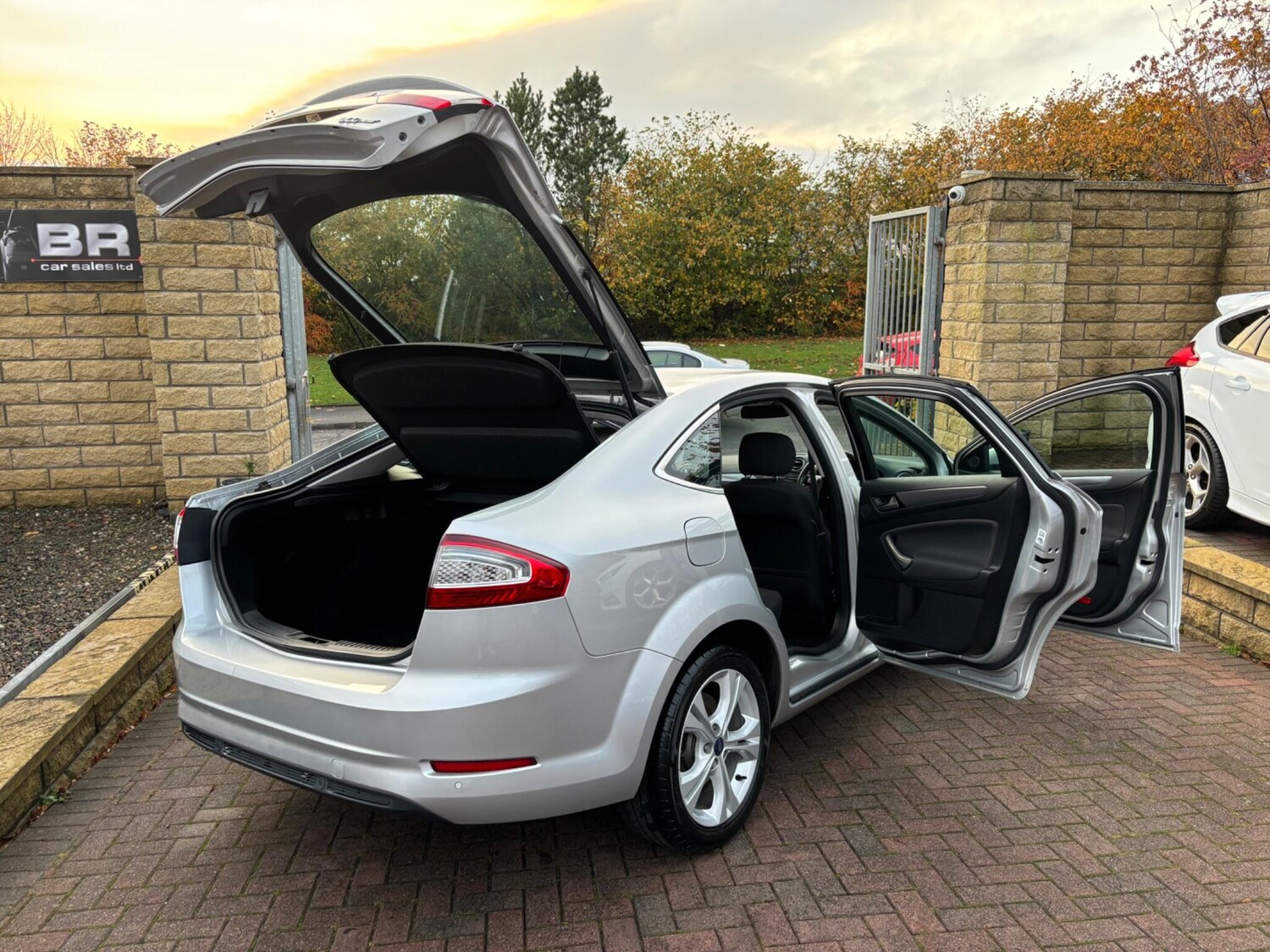 Used Ford Mondeo 2011 for sale - 76361163: Photo 71