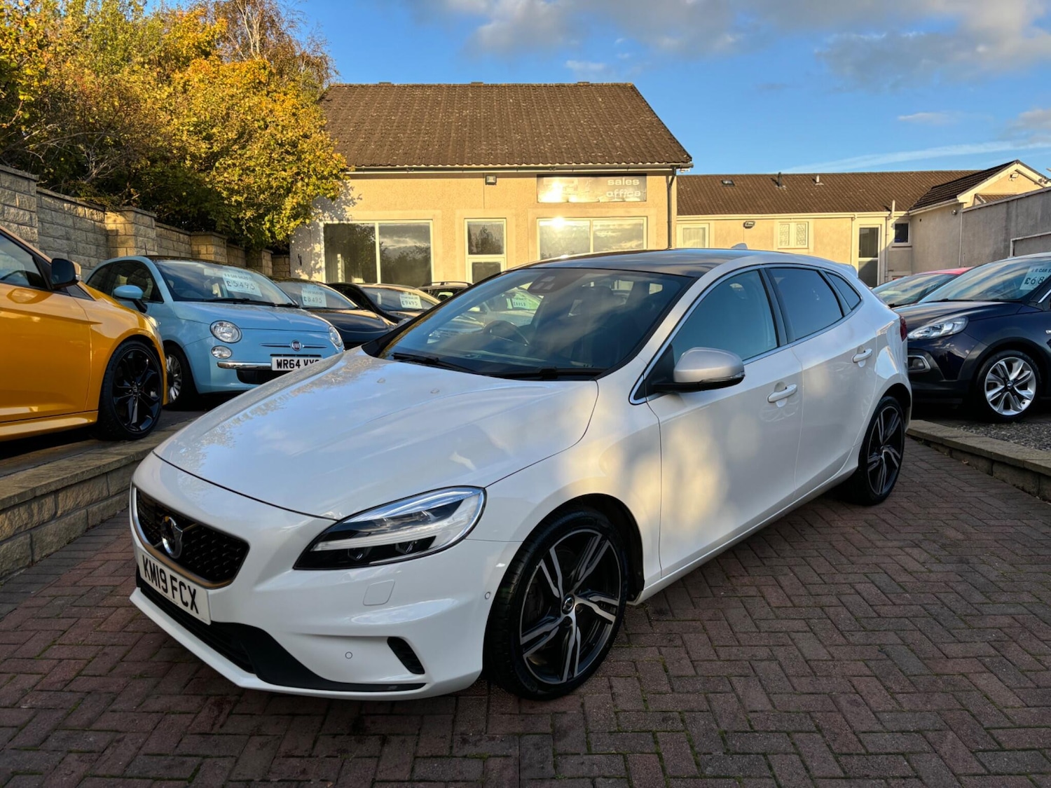 Used Volvo V40 2019 for sale - 76200634: Photo 1