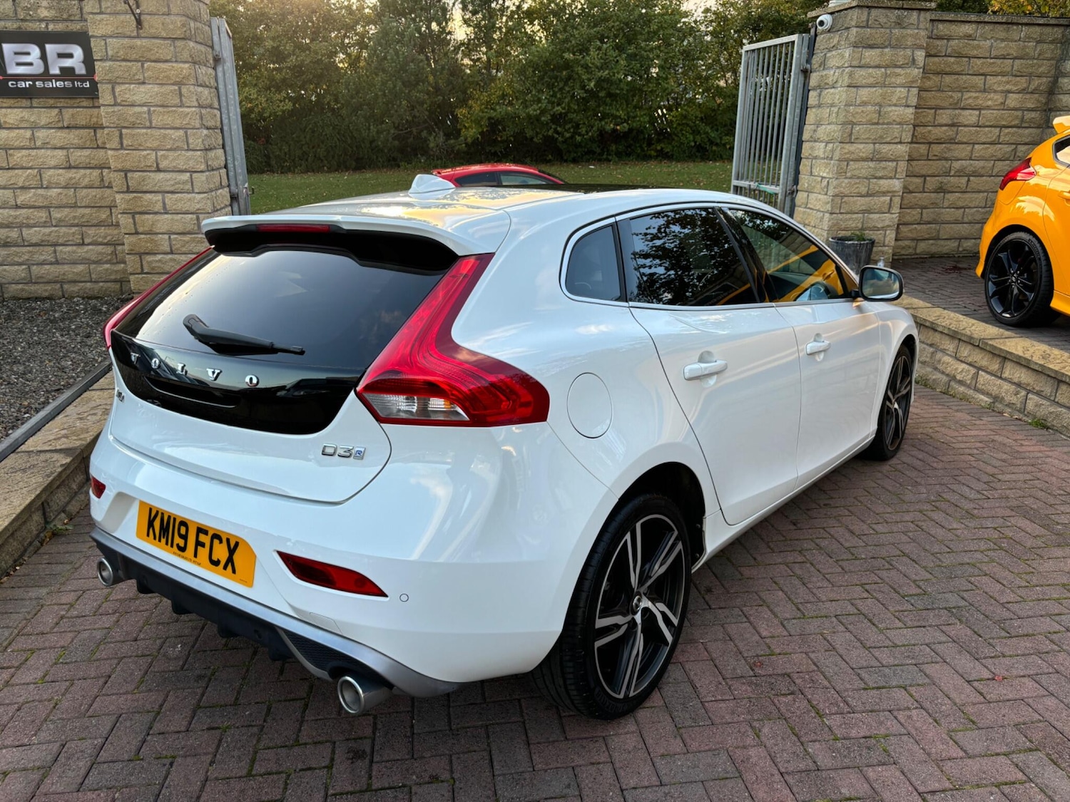 Used Volvo V40 2019 for sale - 76200634: Photo 12