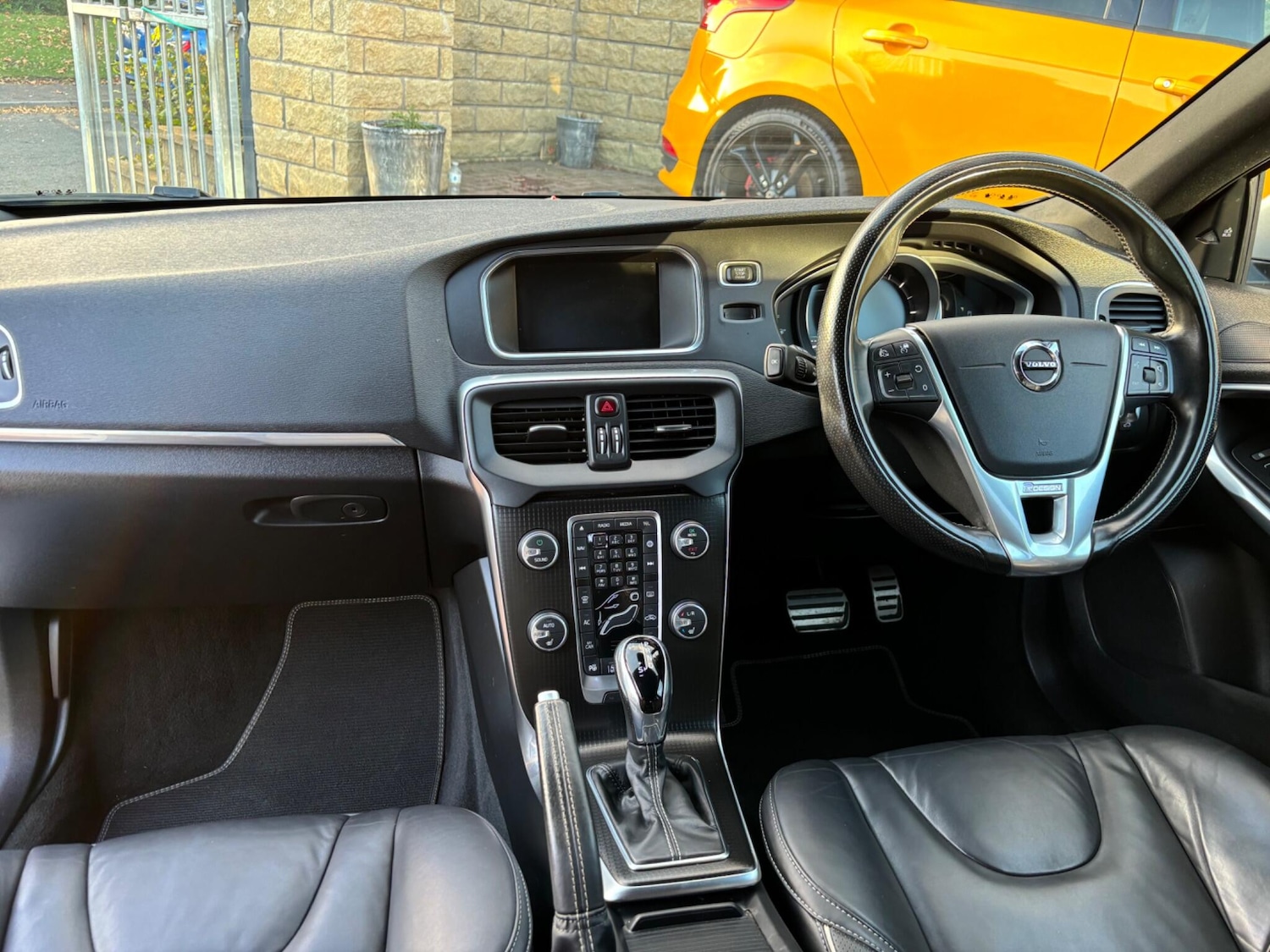 Used Volvo V40 2019 for sale - 76200634: Photo 25