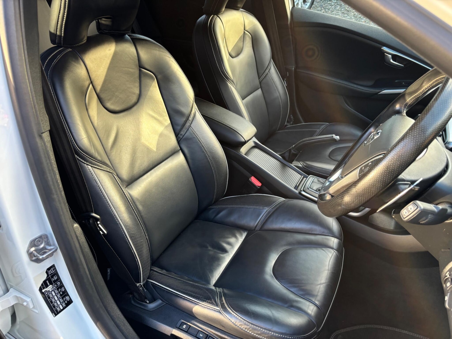 Used Volvo V40 2019 for sale - 76200634: Photo 28