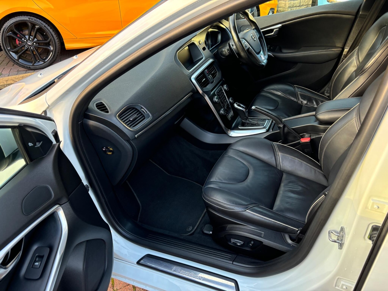 Used Volvo V40 2019 for sale - 76200634: Photo 30