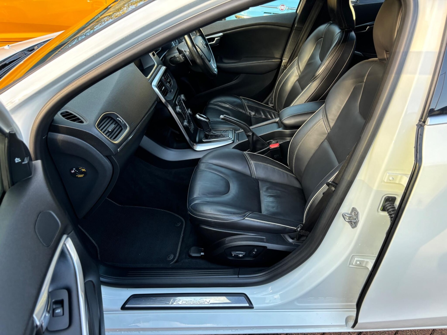 Used Volvo V40 2019 for sale - 76200634: Photo 31