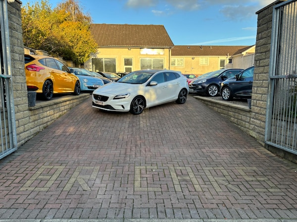 Used Volvo V40 2019 for sale - 76200634: Photo 3