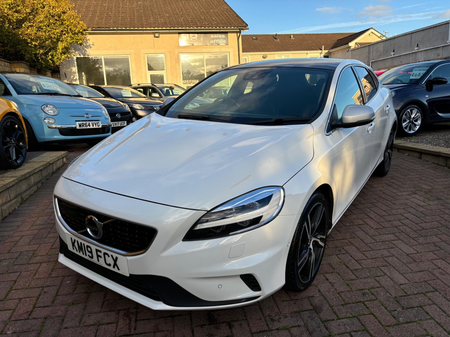Used Volvo V40 2019 for sale - 76200634: Photo 4