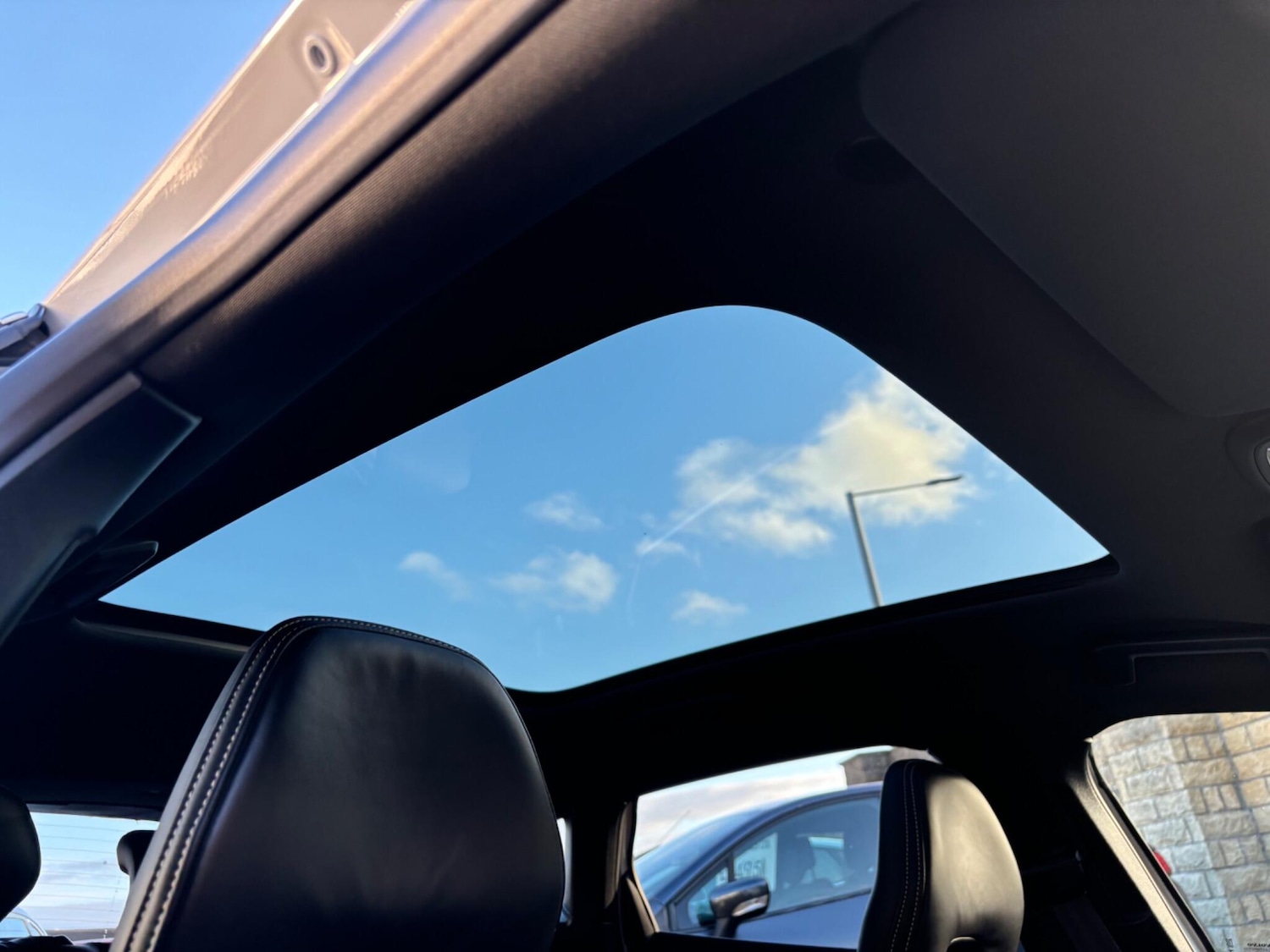 Used Volvo V40 2019 for sale - 76200634: Photo 41