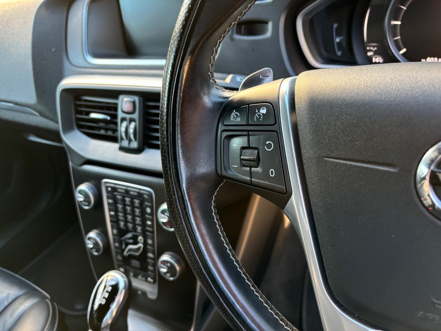 Used Volvo V40 2019 for sale - 76200634: Photo 46