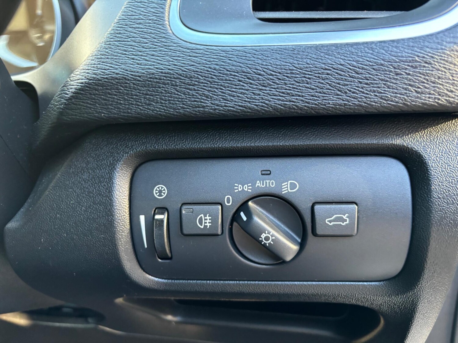 Used Volvo V40 2019 for sale - 76200634: Photo 56