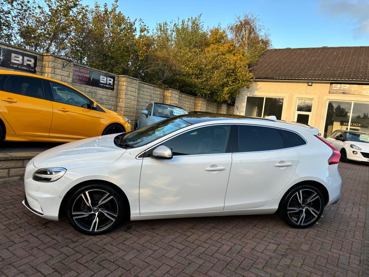 Used Volvo V40 2019 for sale - 76200634: Photo 6