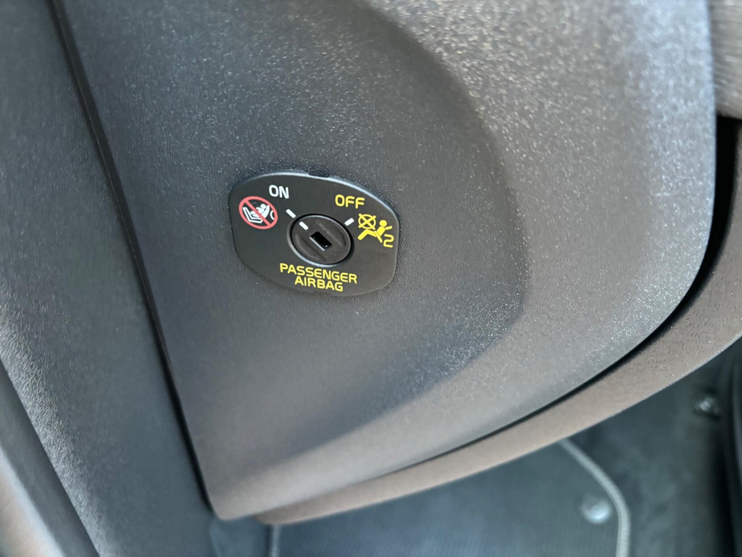 Used Volvo V40 2019 for sale - 76200634: Photo 77