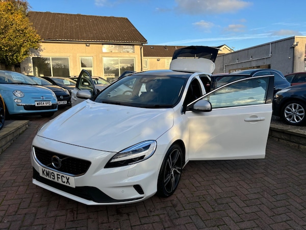 Used Volvo V40 2019 for sale - 76200634: Photo 90