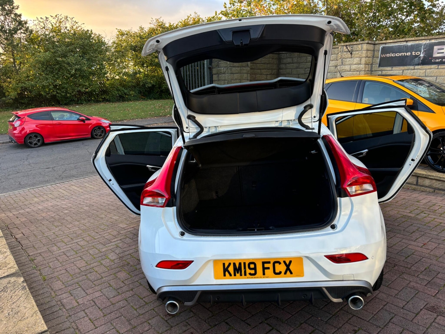 Used Volvo V40 2019 for sale - 76200634: Photo 92