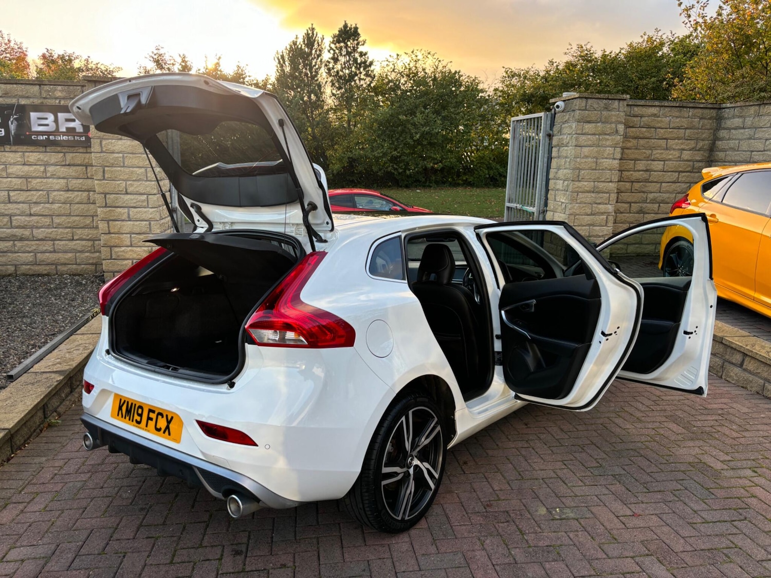 Used Volvo V40 2019 for sale - 76200634: Photo 93