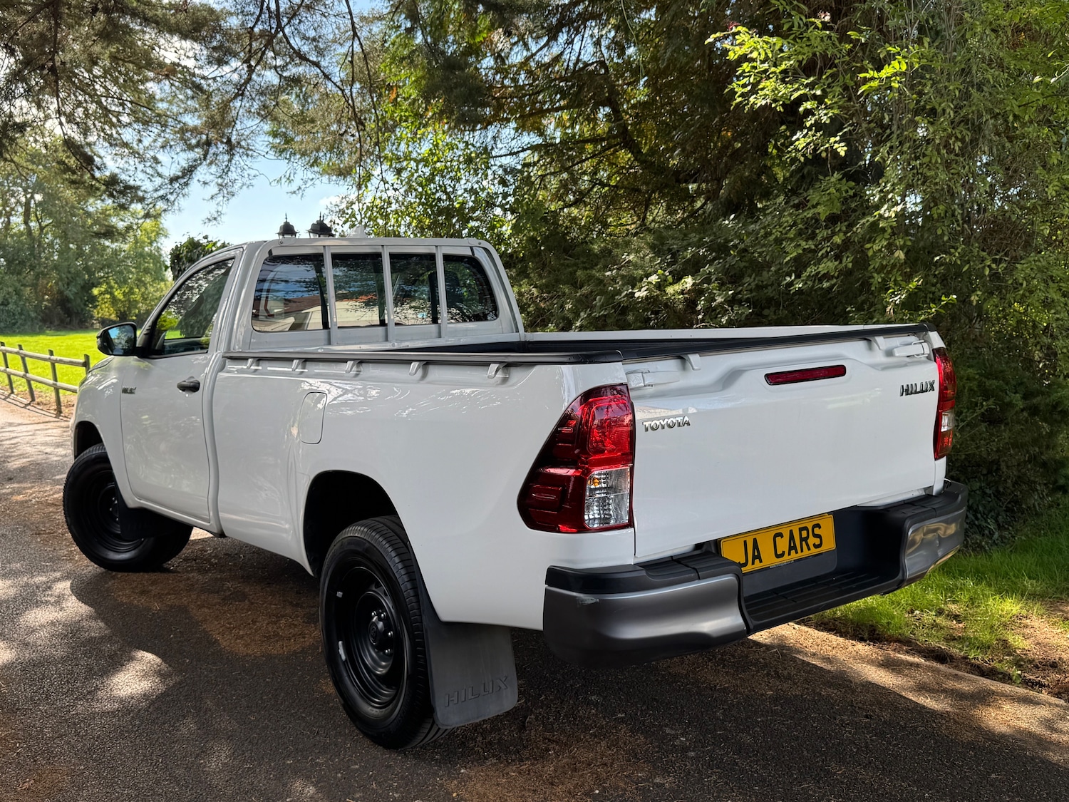 Used Toyota Hilux 2023 for sale - 77280531: Photo 3
