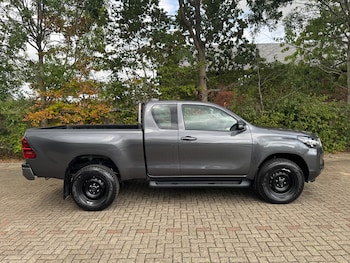 Used Toyota Hilux 2025 for sale - 77951734: Photo