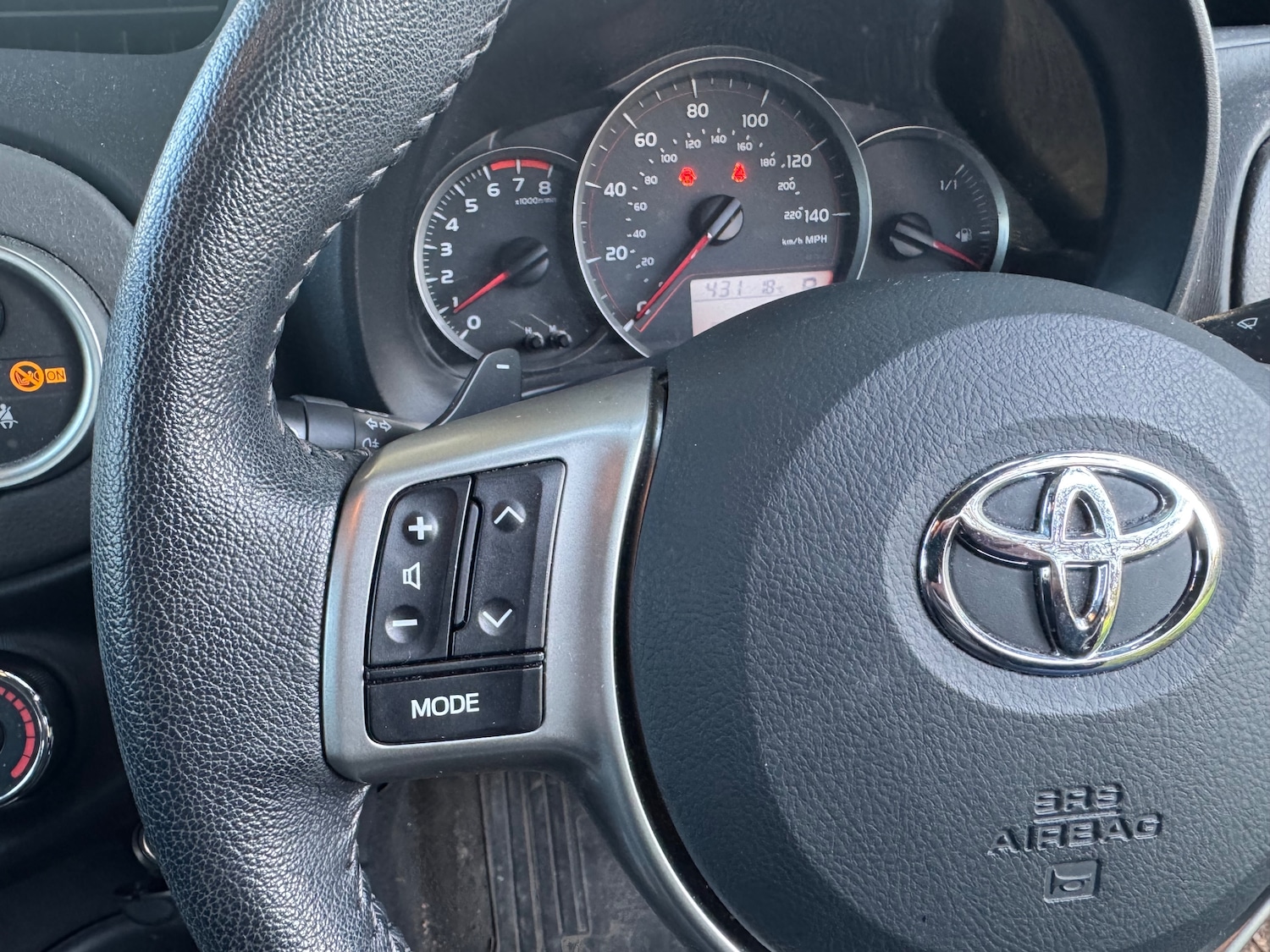 Used Toyota Yaris 2012 for sale - 77951735: Photo 13