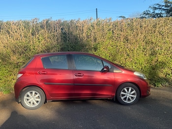 Used Toyota Yaris 2012 for sale - 77951735: Photo