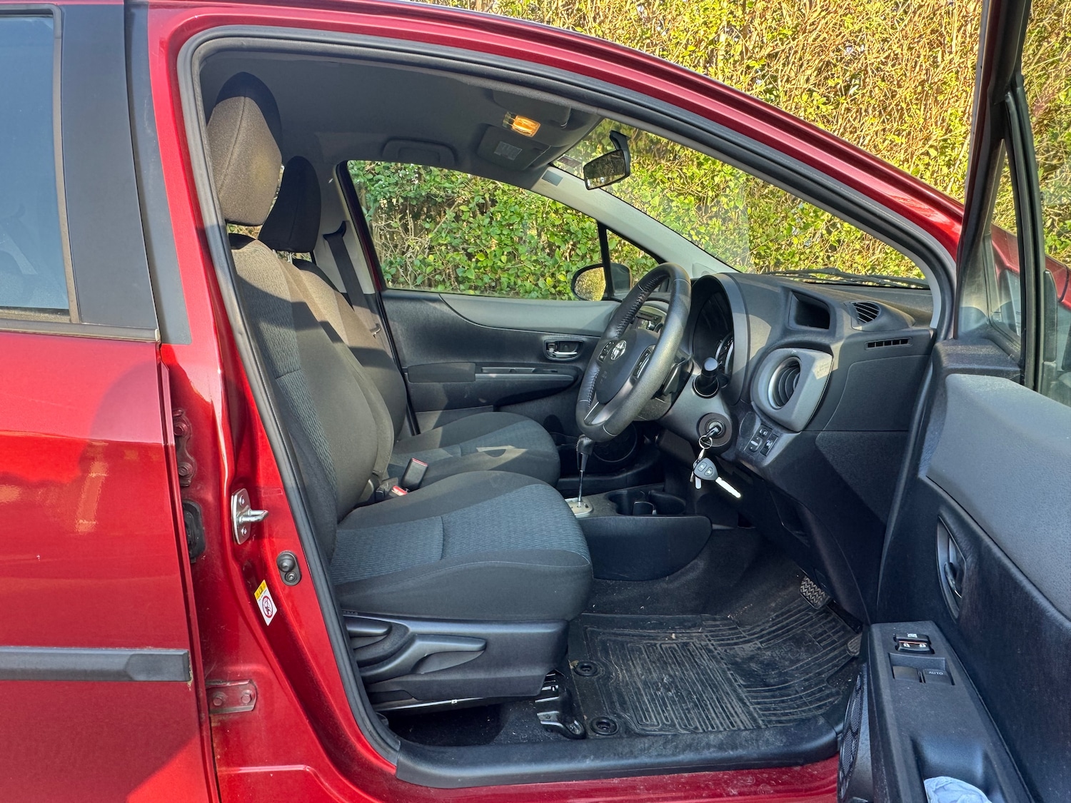 Used Toyota Yaris 2012 for sale - 77951735: Photo 5