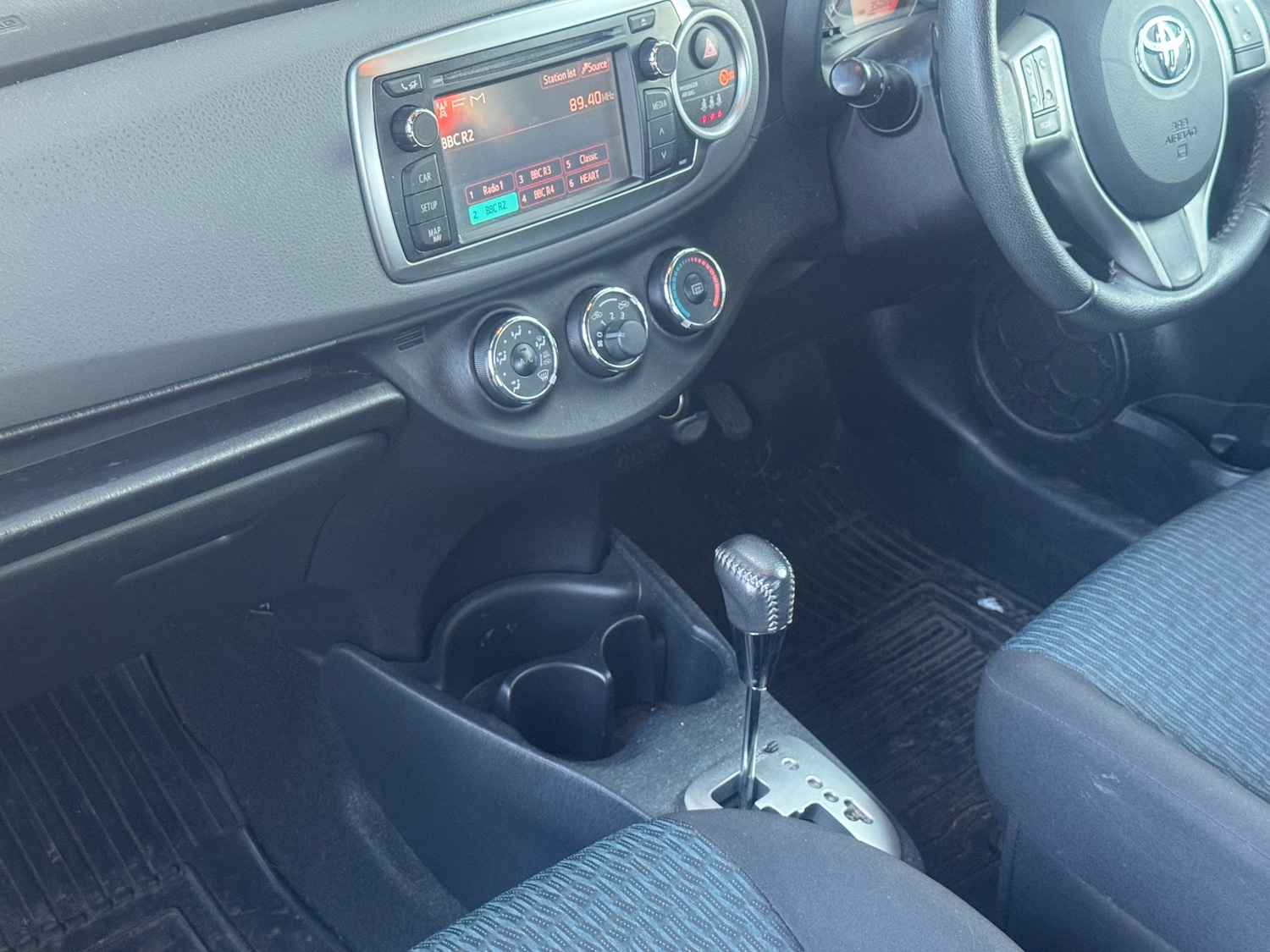 Used Toyota Yaris 2012 for sale - 77951735: Photo 9