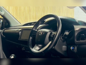 Used Toyota Hilux 2020 for sale - 75528161: Photo