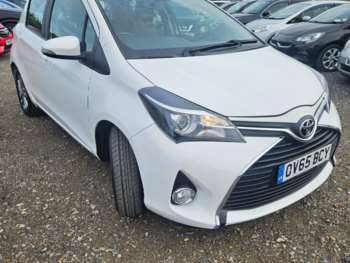 Used Toyota Yaris 2015 for sale - 74819305: Photo