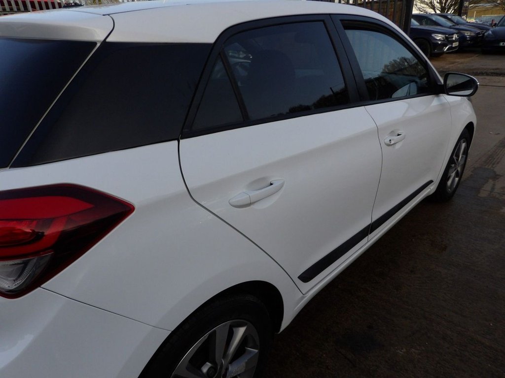 Used Hyundai i20 2015 for sale - 77667647: Photo 14