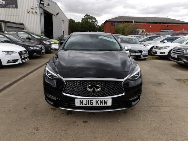 Used Infiniti Q30 2016 for sale - 75703432: Photo 2