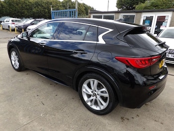 Used Infiniti Q30 2016 for sale - 75703432: Photo