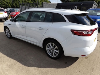 Used Renault Megane 2019 for sale - 79300949: Photo