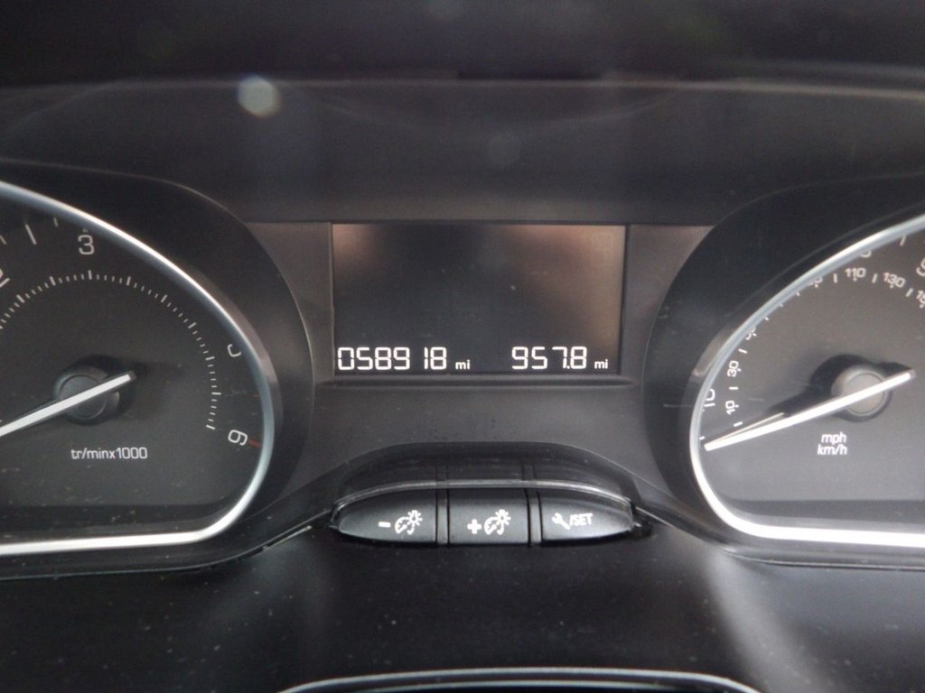 Used Peugeot 208 2015 for sale - 77642993: Photo 17